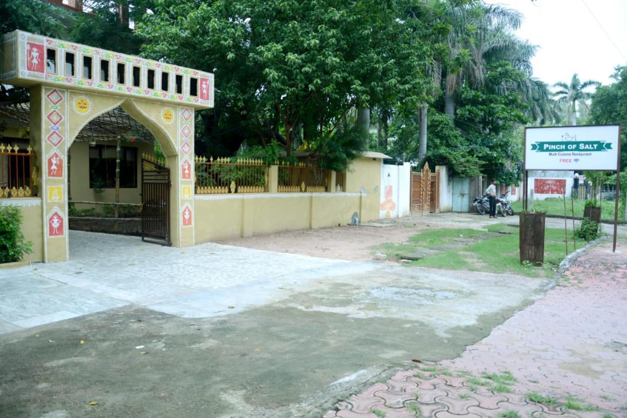 Priyanka Resort 克久拉霍 外观 照片